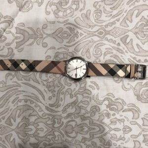 Burberry Watch Heritage Nova Check